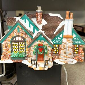 Department 56 Snow Village " Tudor House" #56.55062 Works Perfectly 2001